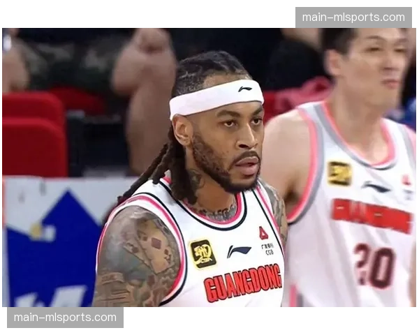 莫兰德篮板保护与防守支柱作用 辽宁内线防守体系核心